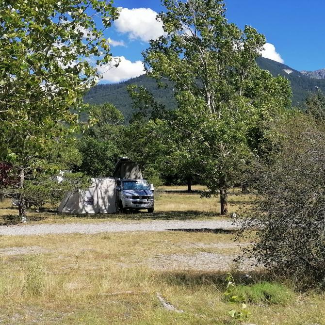 emplacement camping la garenne a crots